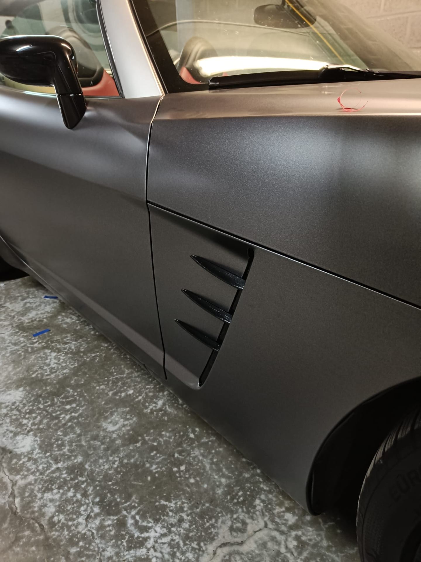 Shark fin side vent installed on an Opel GT / Saturn Sky